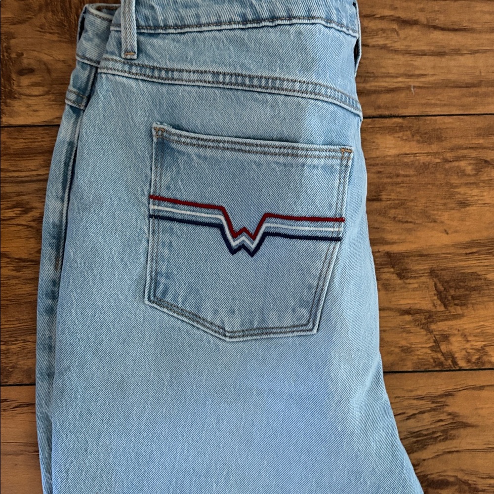 Wrangler Light Blue Women's Flare Jeans - Classic 70s-Inspired Cut